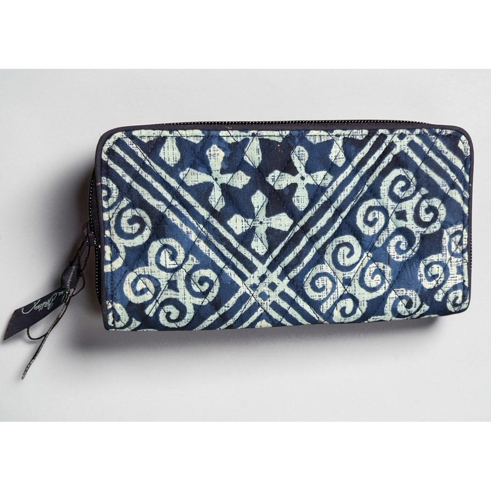 Vera Bradley NWT RFID Georgia Zip Around Wallet Cuban Tiles(MSRP $48) 8 x 4.5 in